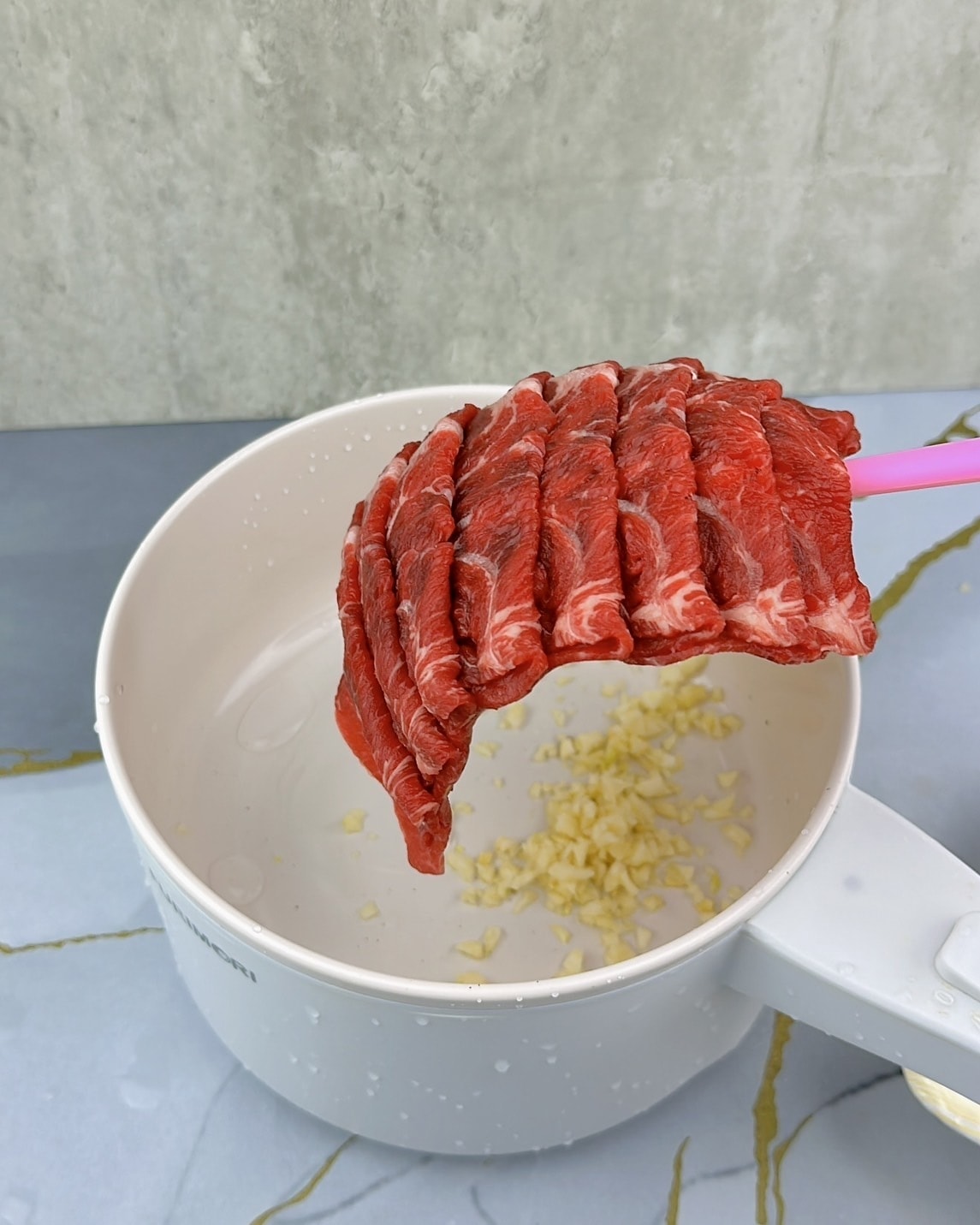 【懶人料理】輕鬆做出麻辣肥牛麵!家家戶戶必備「享麻醬」炒菜拌