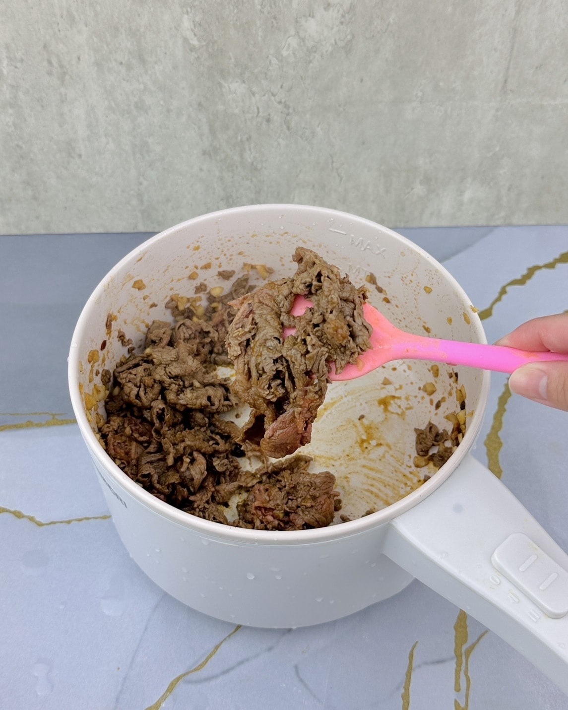 【懶人料理】輕鬆做出麻辣肥牛麵!家家戶戶必備「享麻醬」炒菜拌