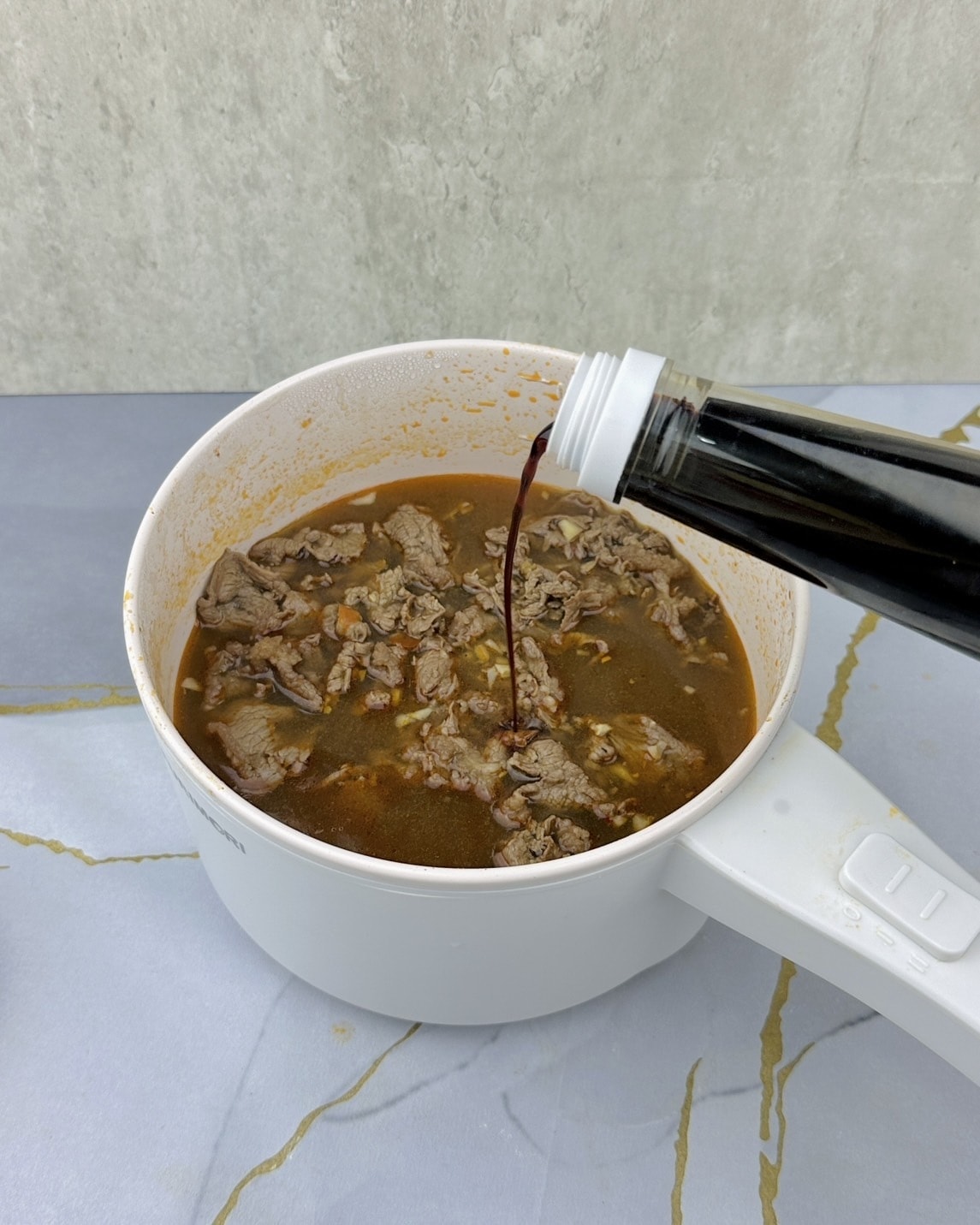 【懶人料理】輕鬆做出麻辣肥牛麵!家家戶戶必備「享麻醬」炒菜拌