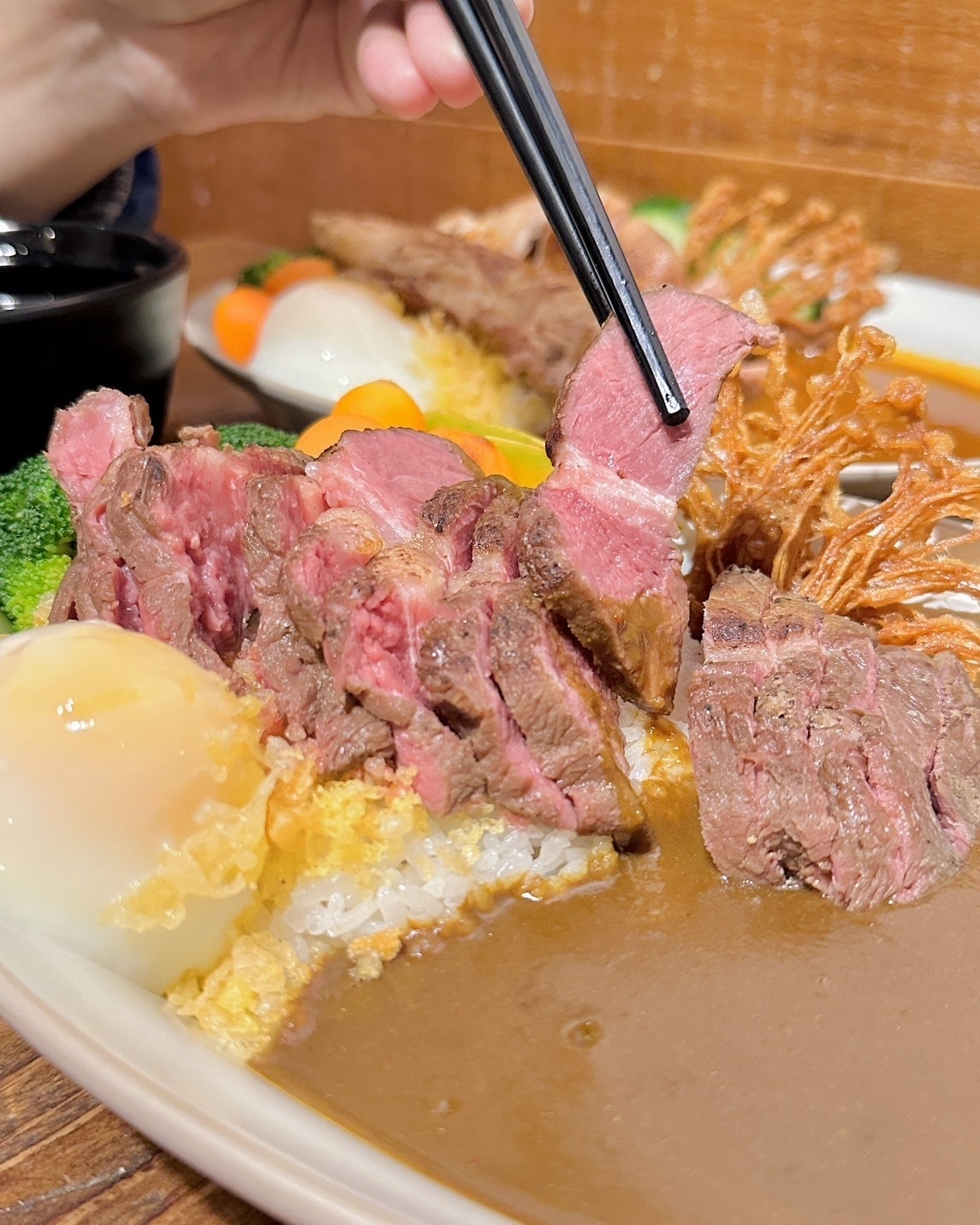 (已歇業)【新竹竹北】竹北也有舒肥牛排咖哩了!有超酷洞穴包廂