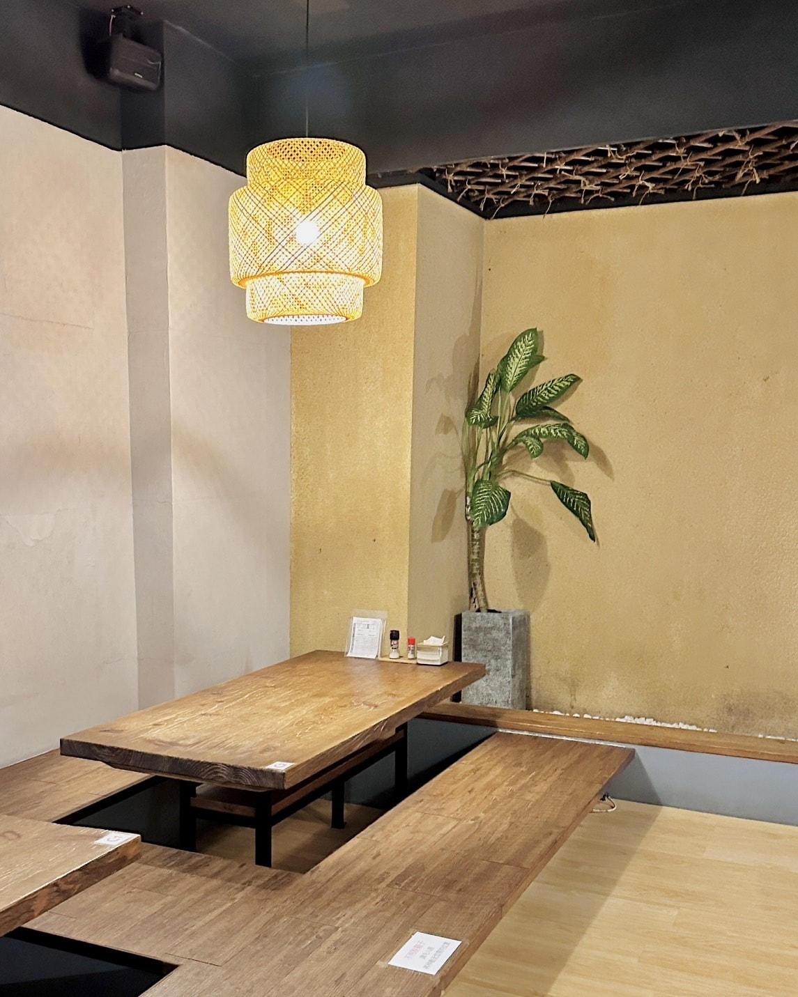 (已歇業)【新竹竹北】竹北也有舒肥牛排咖哩了!有超酷洞穴包廂