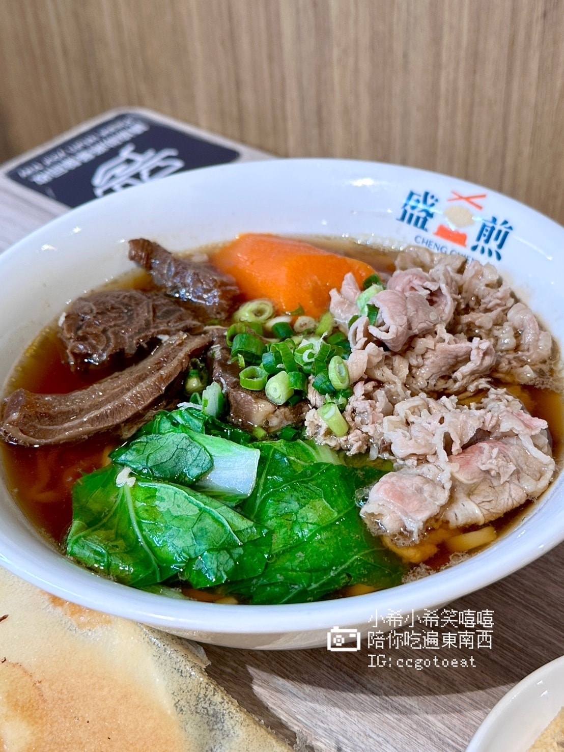 【新竹】脆皮控必吃!!巨城美食街的超好吃鍋貼!!「盛煎潮牌鍋