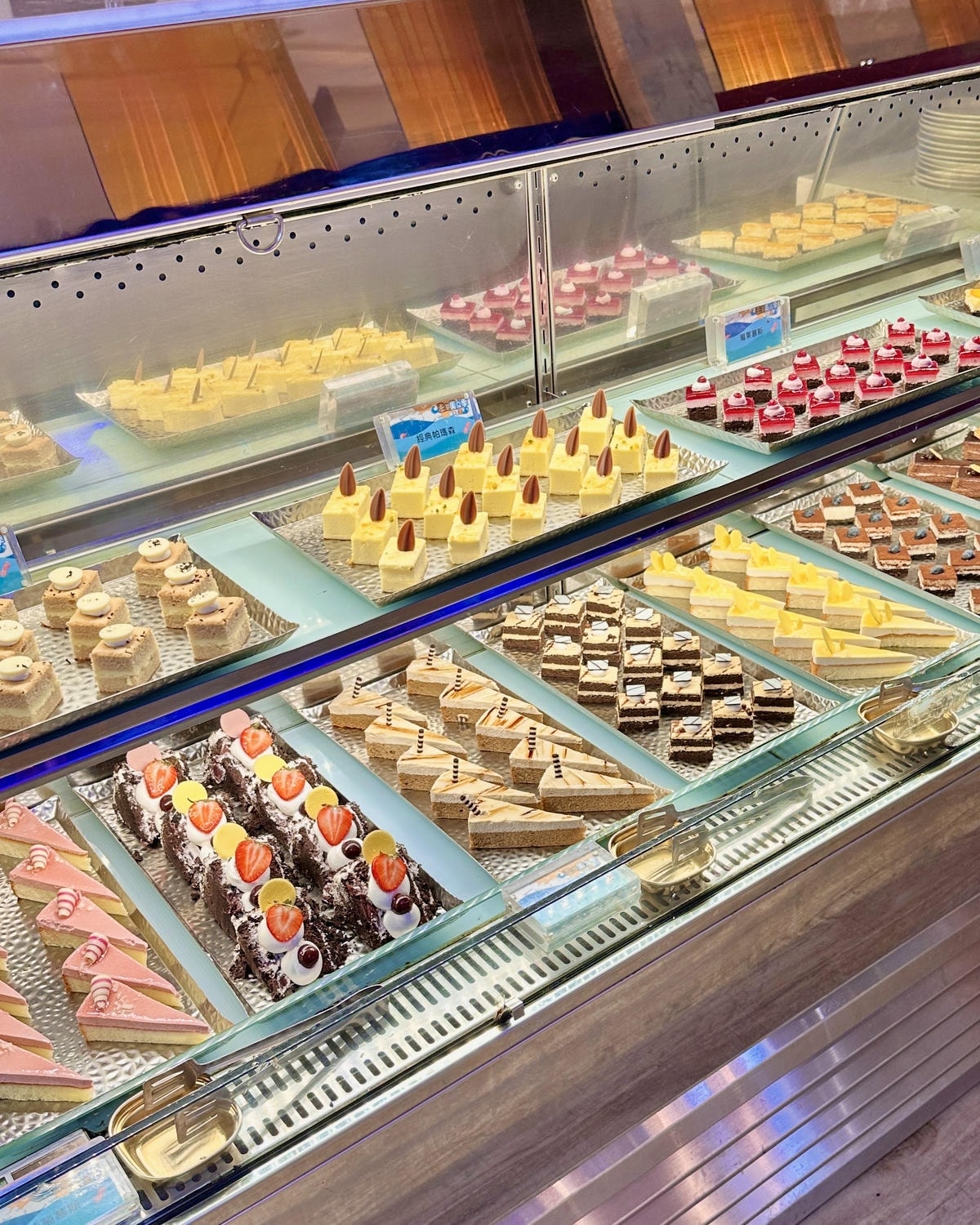 【新竹】老字號buffet吃到飽【新竹芙洛麗飯店-食譜自助百